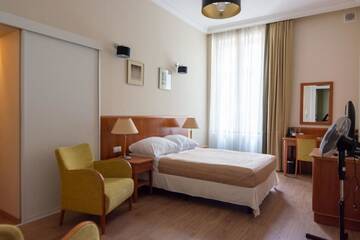 Классический двухместный номер с 1 кроватью в  Brass Suites